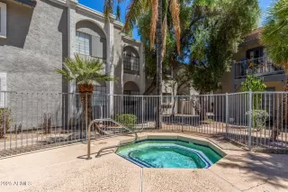 Photo #4: 6899257 Listing