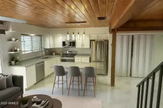 Photo #3: 6899258 Listing