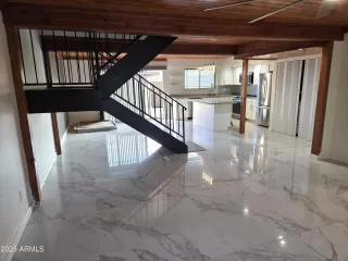 Photo #6: 6899258 Listing