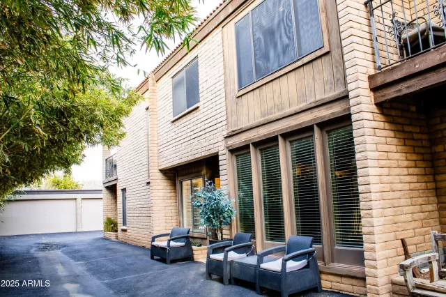 MLS: 6899282 Condo For Sale