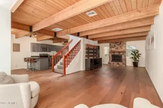 Photo #3: 6899282 Listing