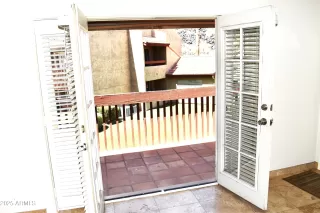 Photo #4: 6899400 Listing