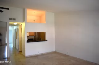 Photo #5: 6899400 Listing