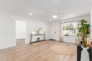 Photo #4: 6899462 Listing