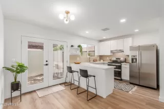 Photo #5: 6899462 Listing