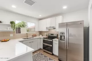 Photo #6: 6899462 Listing