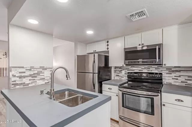 MLS: 6899504 Condo For Sale