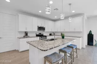 Photo #2: 6899838 Listing