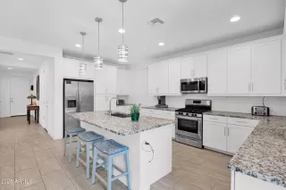 Photo #3: 6899838 Listing