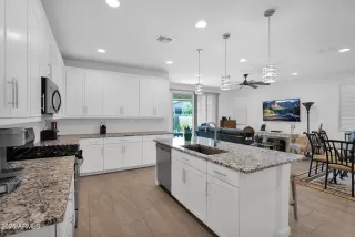 Photo #4: 6899838 Listing