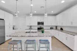 Photo #5: 6899838 Listing