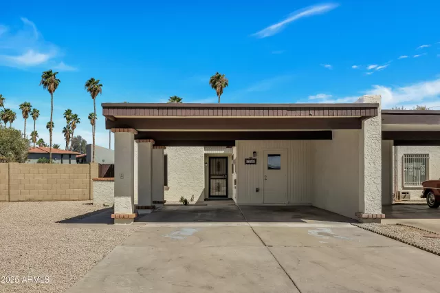 MLS: 6900041 Condo For Sale