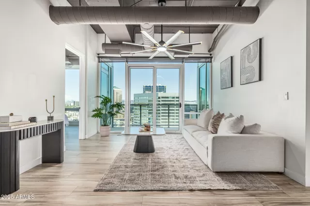 MLS: 6900142 Condo For Sale