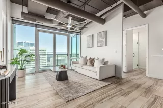 Photo #2: 6900142 Listing