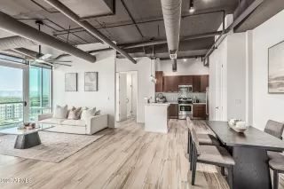 Photo #3: 6900142 Listing