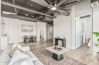 Photo #4: 6900142 Listing