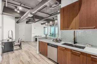 Photo #6: 6900142 Listing