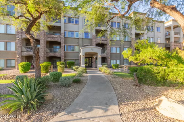 MLS: 6900244 Condo For Sale