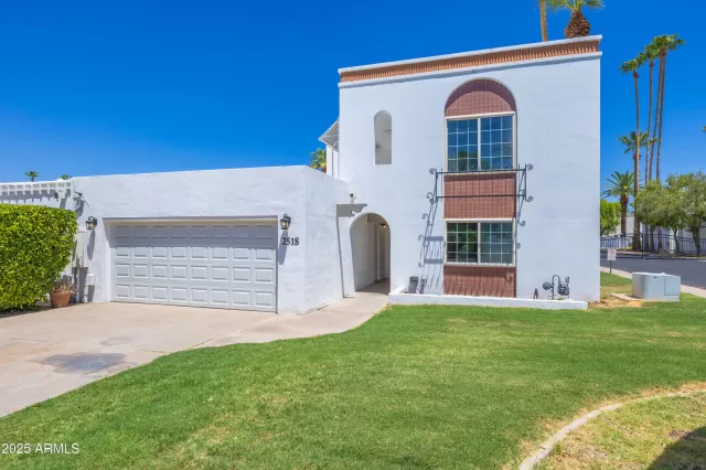 MLS: 6900247 Condo For Sale