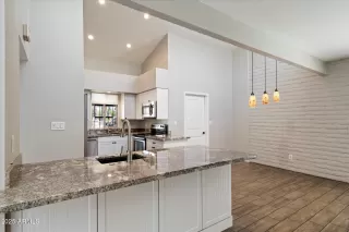 Photo #5: 6900291 Listing 