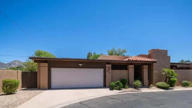 MLS: 6900297 Condo For Sale