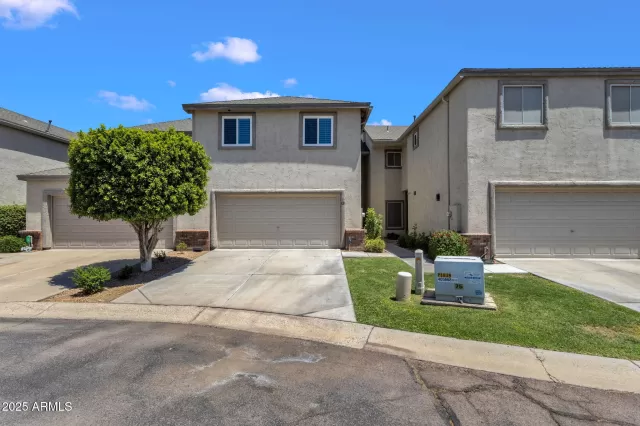 MLS: 6900418 Condo For Sale