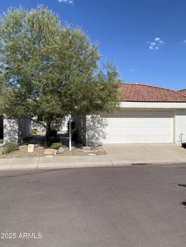 MLS: 6900599 Condo For Sale