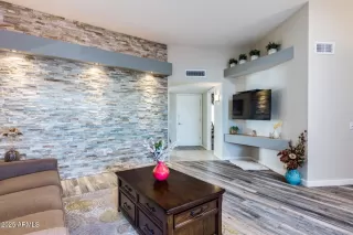 Photo #1: 6901295 Listing