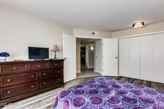 Photo #5: 6901295 Listing