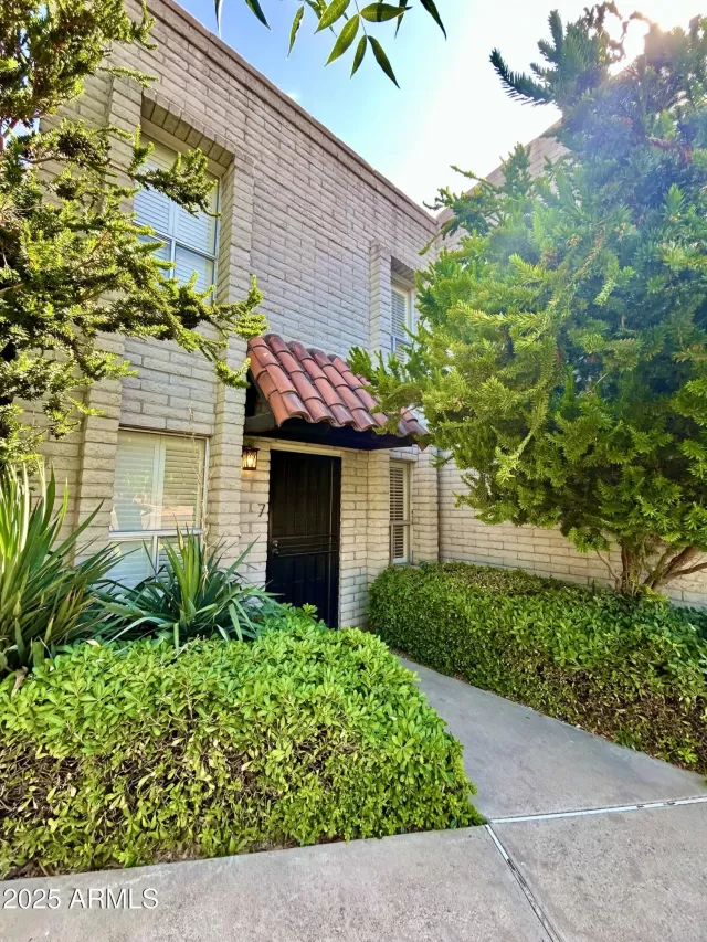 MLS: 6901348 Condo For Sale