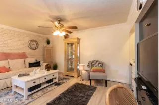 Photo #4: 6901487 Listing