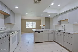 Photo #5: 6901606 Listing 