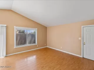 Photo #4: 6901618 Listing