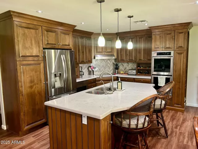 MLS: 6901625 Condo For Sale