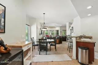 Photo #6: 6901736 Listing 