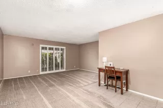 Photo #6: 6901887 Listing 