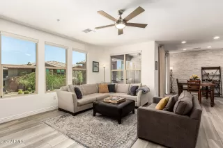 Photo #6: 6901985 Listing