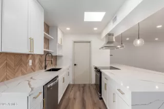 Photo #5: 6902083 Listing 