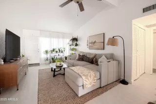 Photo #3: 6902280 Listing 