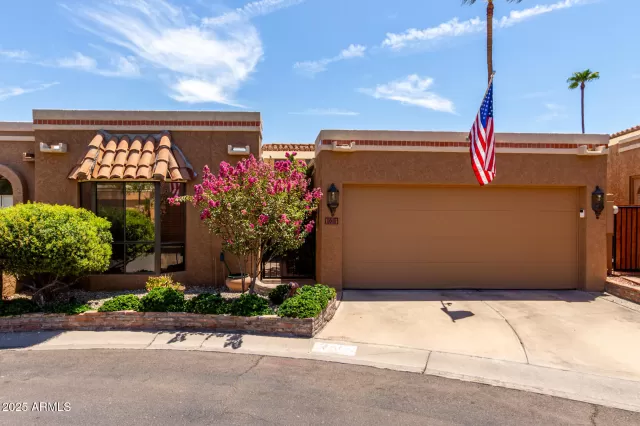 MLS: 6902568 Condo For Sale