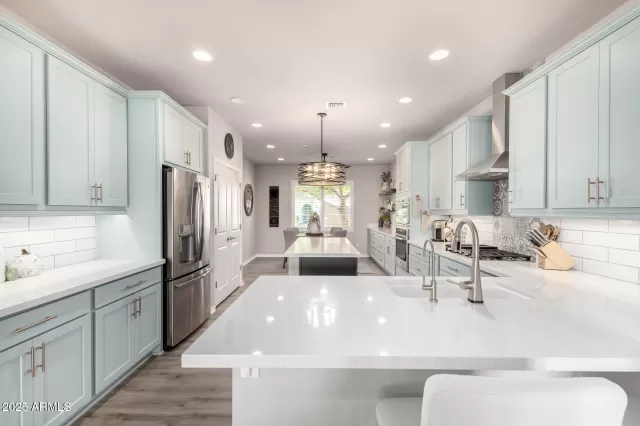 MLS: 6902582 Condo For Sale