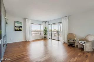 Photo #3: 6902629 Listing 