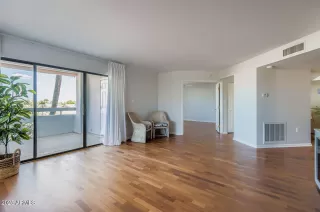 Photo #4: 6902629 Listing 