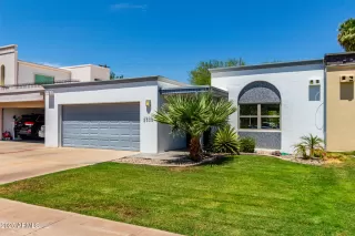 More Details about MLS # 6902640 : 2506 E CRITTENDEN LANE