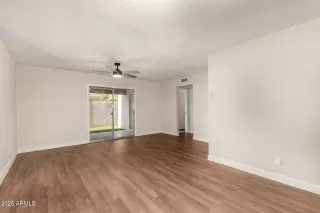 Photo #5: 6902650 Listing