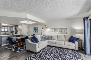 Photo #5: 6902662 Listing