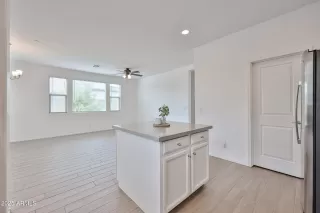 Photo #2: 6902707 Listing