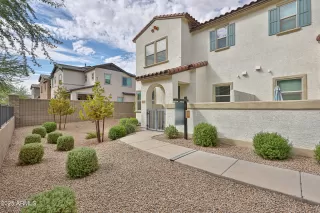 Photo #5: 6902707 Listing