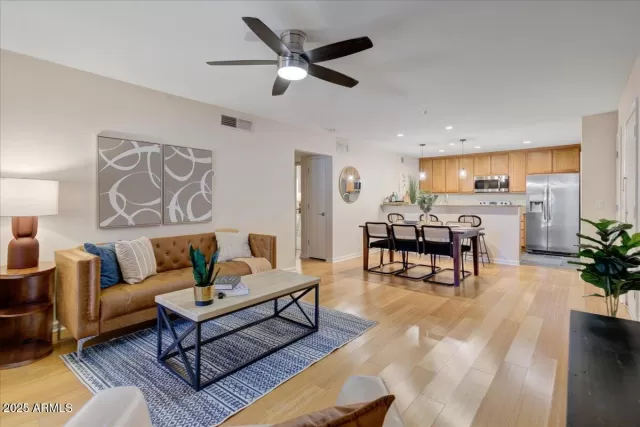 MLS: 6902842 Condo For Sale