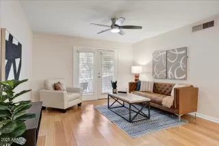 Photo #4: 6902842 Listing